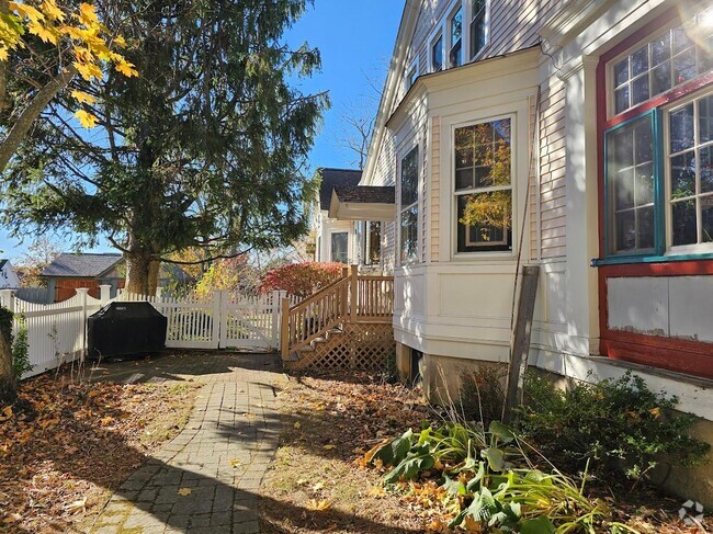 Building Photo - 96 Garfield Ave Rental