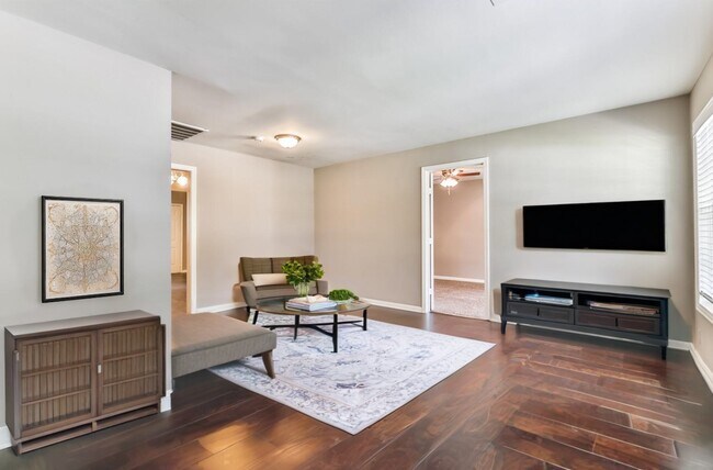 Photo - 4902 Pershing St