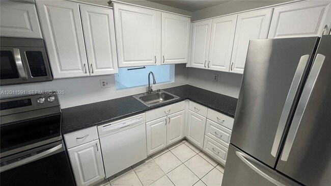 Building Photo - 8540 SW 133rd Avenue Rd Unit 316