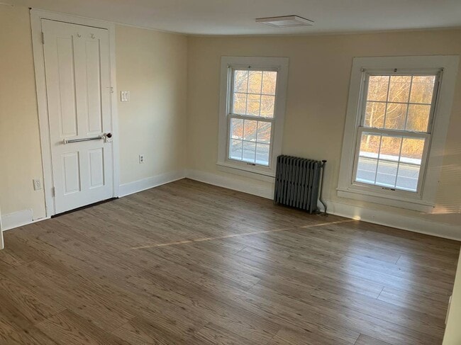 Photo - 738 Port Monmouth Rd