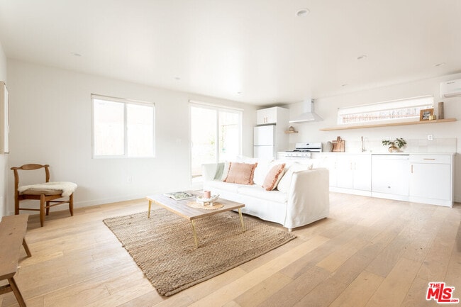 3615 3/4-3614 Bellevue Ave