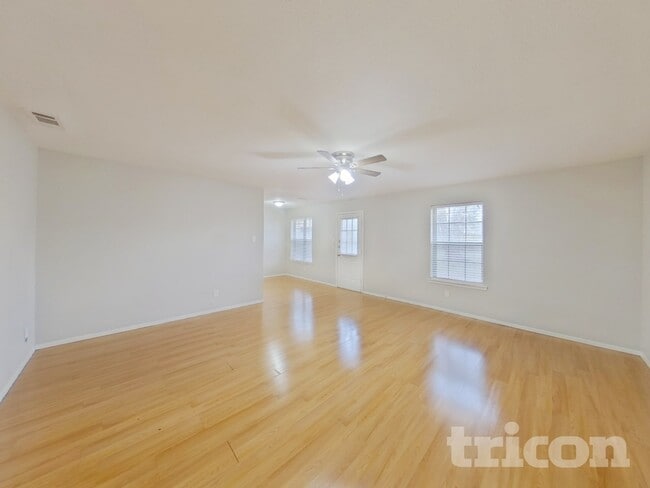 Photo - 810 Dogwood Dr