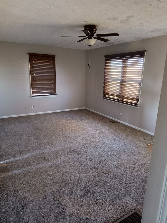 Photo - 3 Bedroom, 1 Bathroom House with Detached ...