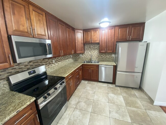 Unit 201 - 1025 S Holt Ave