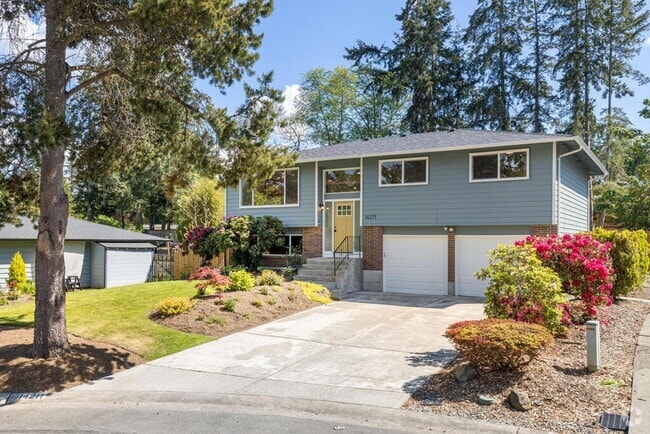 Building Photo - 4Bd/2.5Ba Redmond Home