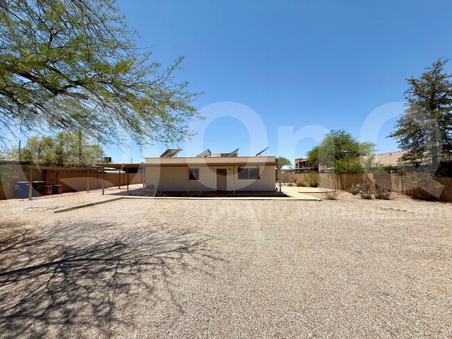 Photo - 1303 N Walnut Blvd House