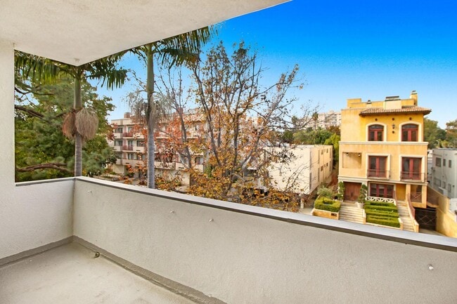 Photo - 110 S Swall