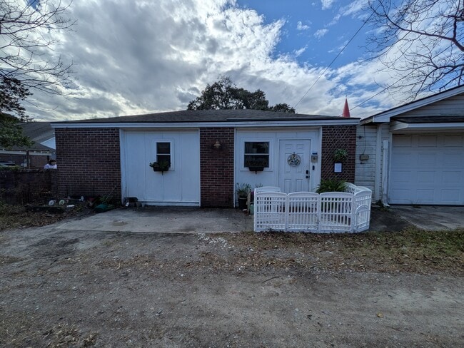 Building Photo - 12 E 54th St Unit B