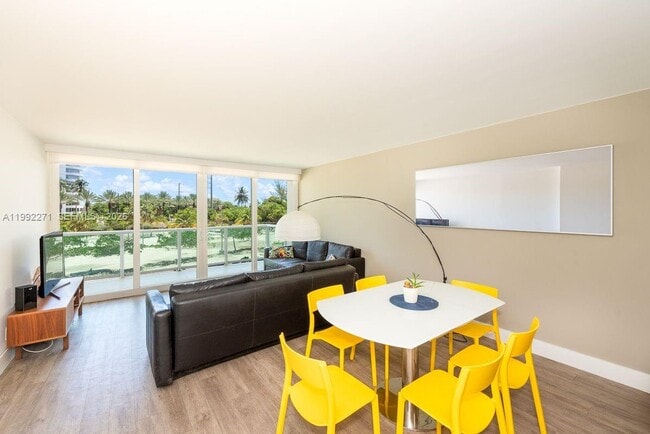 Building Photo - 100 Bayview Dr Unit 210