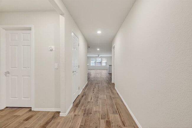 Photo - 827 Honeysuckle Vine Dr