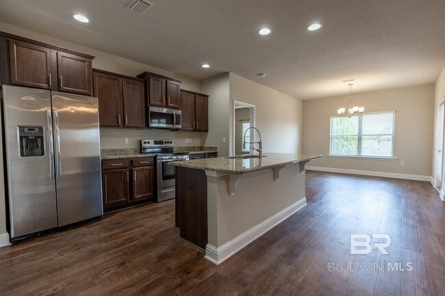 Photo - 21742 Gullfoss St