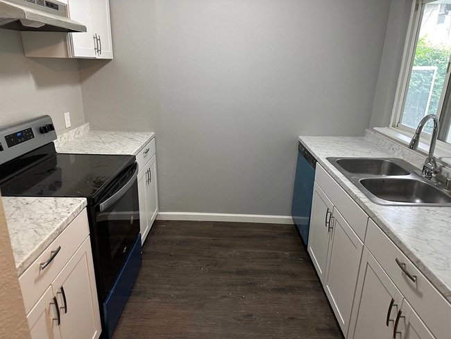 Photo - 2431 Toledo St Unit #3