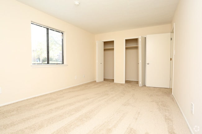 1BR, 1BA - 863 SF - Bedroom