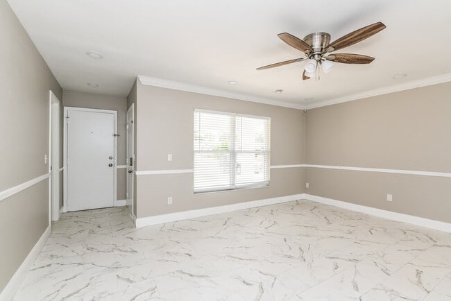 Photo - 206 Loch Low Dr