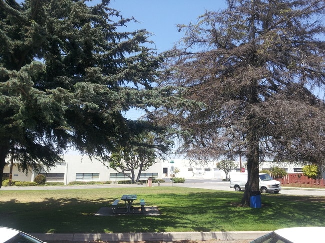 Parkette - 641 Border Ave Unit 4