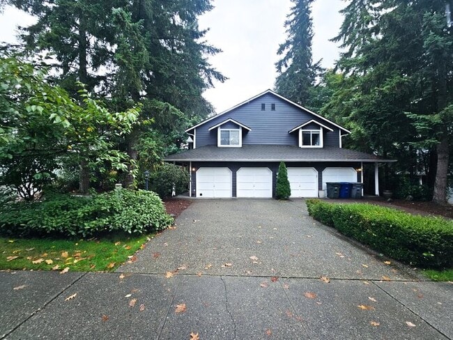 Building Photo - Townhome in Fin Hill- 2 Large Master Bedrooms, 2 Car Garage, Fully Fenced Yard, AC