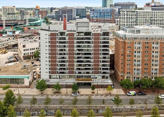Building Photo - 566 Commonwealth Ave Unit 606