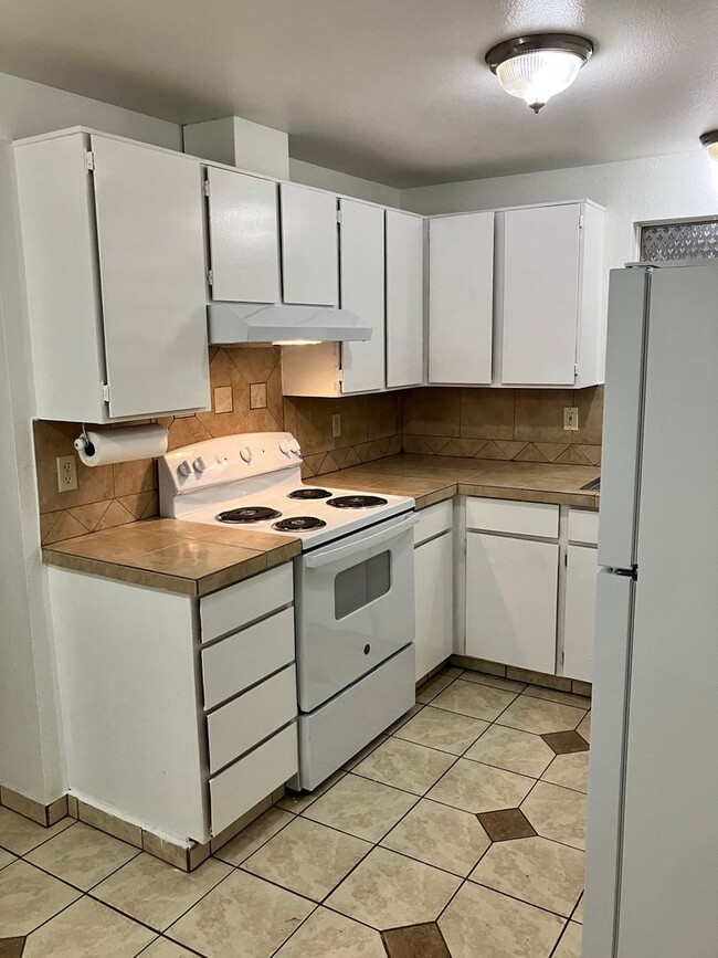 Photo - 2429 NE Saratoga St