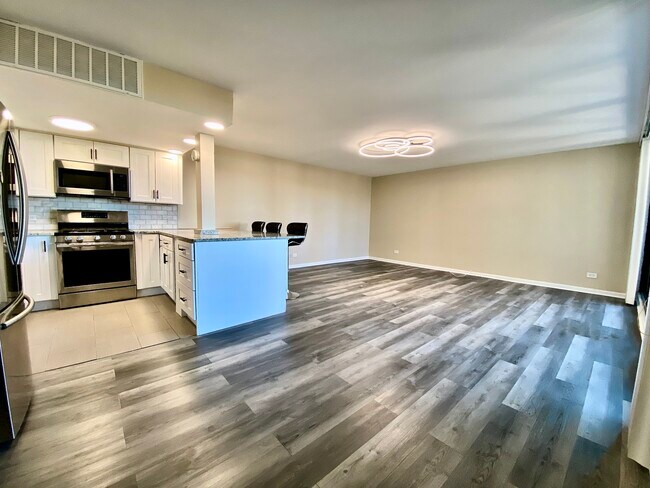 Photo - 6150 N Kenmore Ave