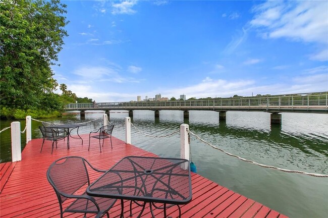 Building Photo - 1818 S Lakeshore Blvd Unit 34