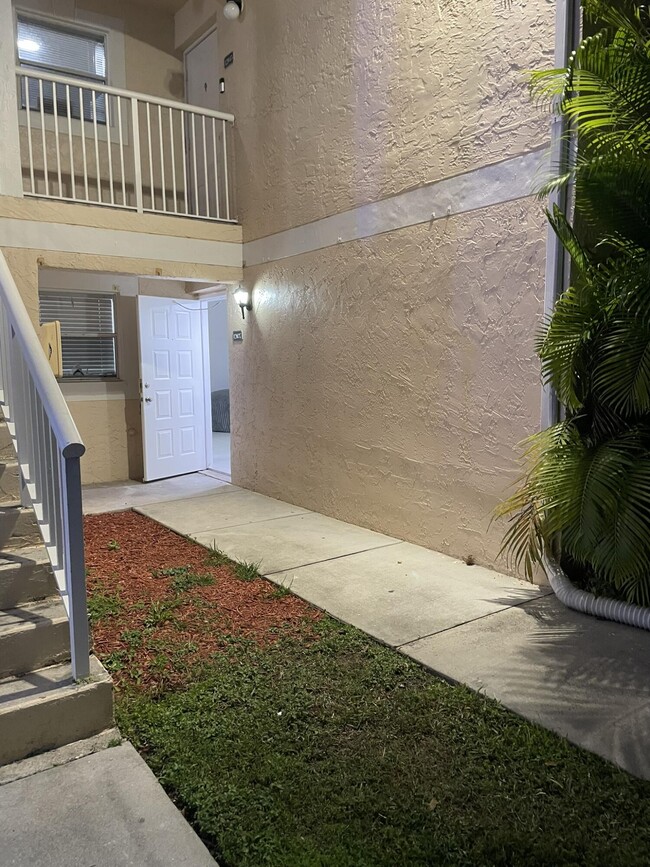 Photo - 12037 Royal Palm Blvd Condominio Unidad 3k