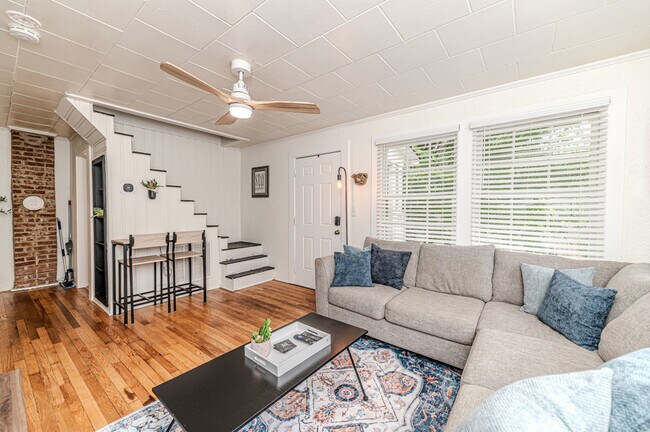 Photo - 508A W Chisholm St Unit Whole