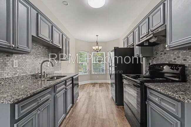 Photo - 751 Prince Pl NW