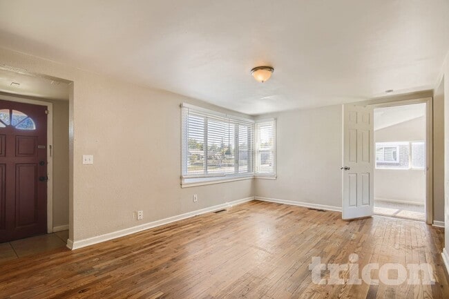 Photo - 185 N Harlan St