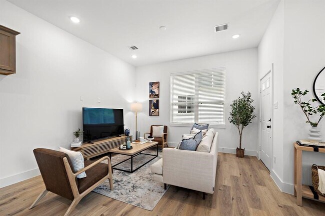 Photo - 1586 W Tidwell Rd