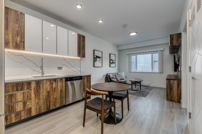 Photo - 1168 Pendrell St Unit 203