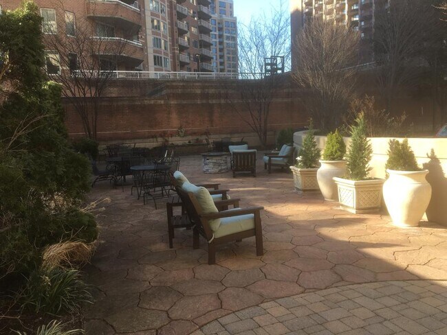 Photo - 1211 S Eads St Unit 404