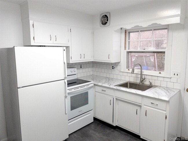 Photo - 122 Titicus Rd