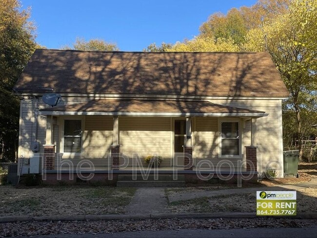 Photo - 207 S 3rd St