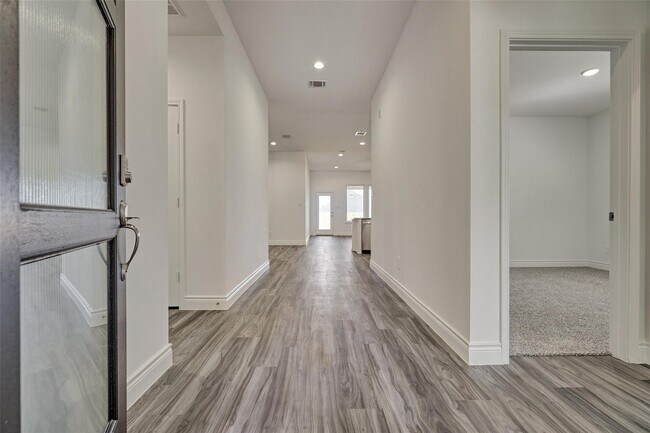 Photo - 981 Youth Water Rd