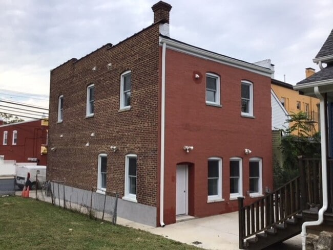 Building Photo - 688 State St Unit 1 Rental