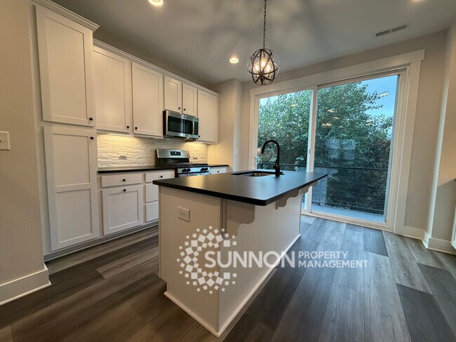 Photo - 2 Bed + Loft & 2 Car Garage with Skyline Views