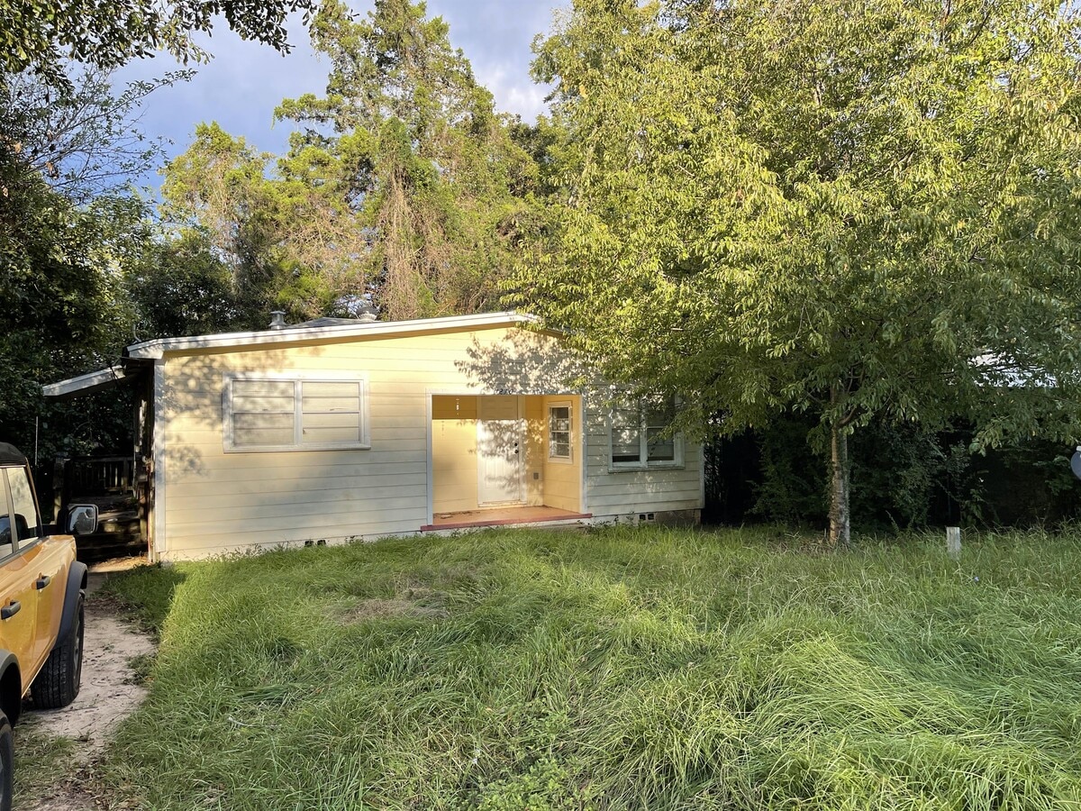 Photo - 1210 Ford St House