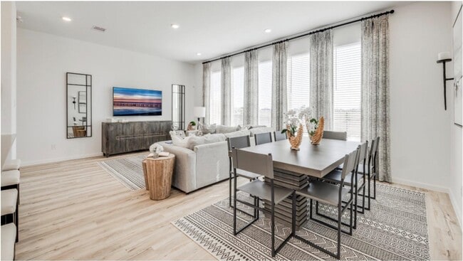 Photo - 2202 Via Isa Ln