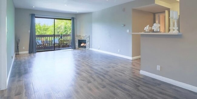 Photo - 22100 Burbank Blvd Unidad 333