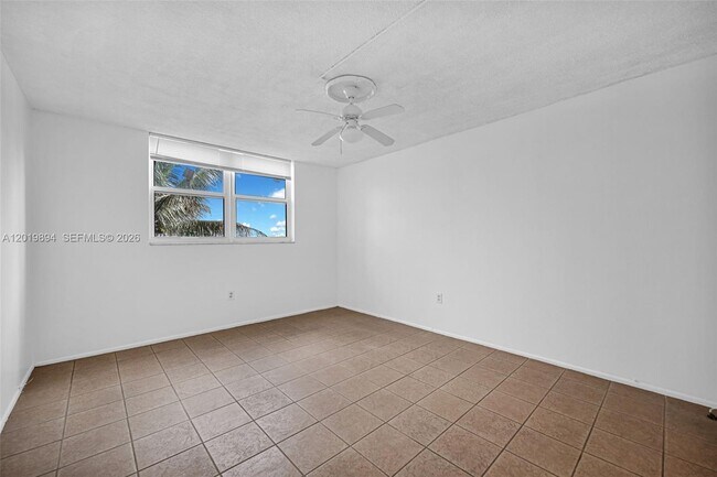 1075 NE Miami Gardens Dr Unit 408