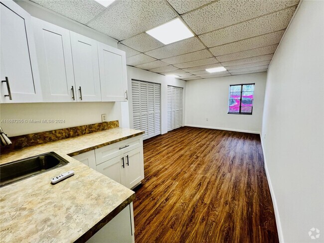 Building Photo - 1683 NE 171 St Unit b Rental