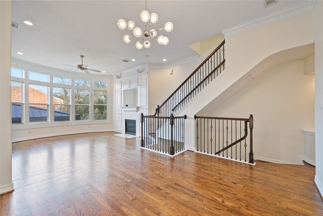 Building Photo - 1515 Hyde Park Blvd Unit 2