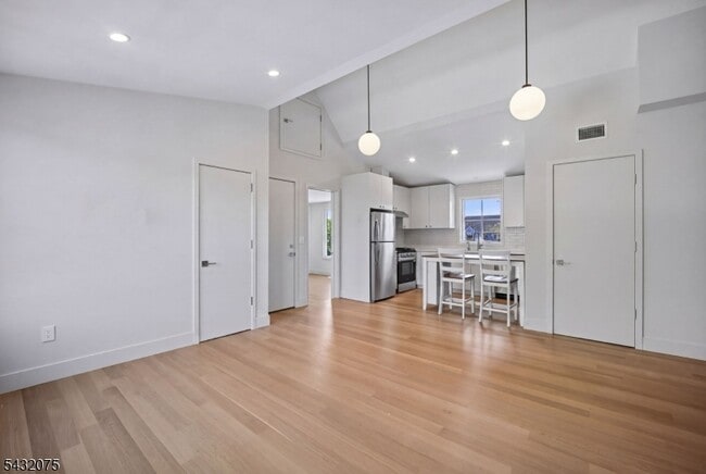Photo - 75 Midland Ave