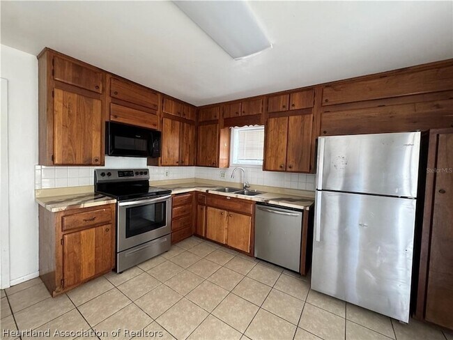 25 E St