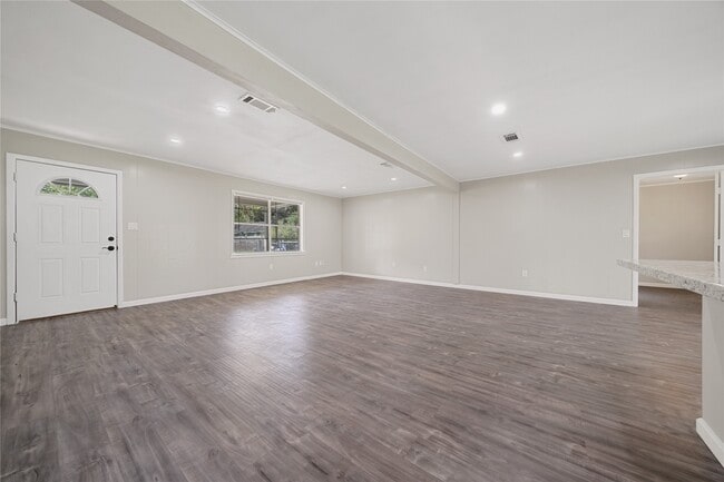 Photo - 110 W Pine St