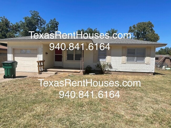Building Photo - Adorable Home in the heart of Burkburnett!