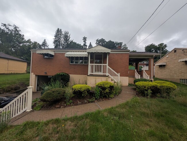Building Photo - 631 Regis Ave