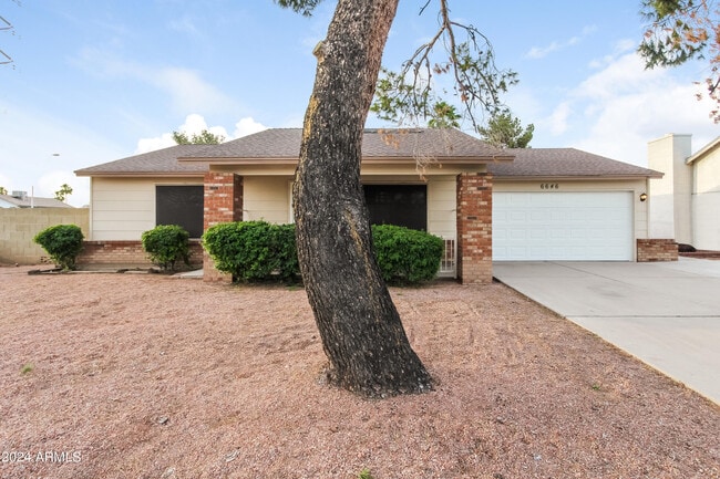 Building Photo - 6646 W Sunnyside Dr Rental