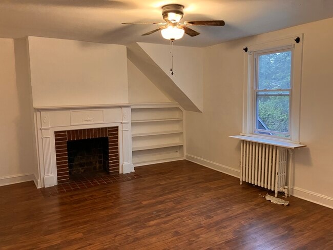 Living room - 895 Mercer St Unit Fl 2