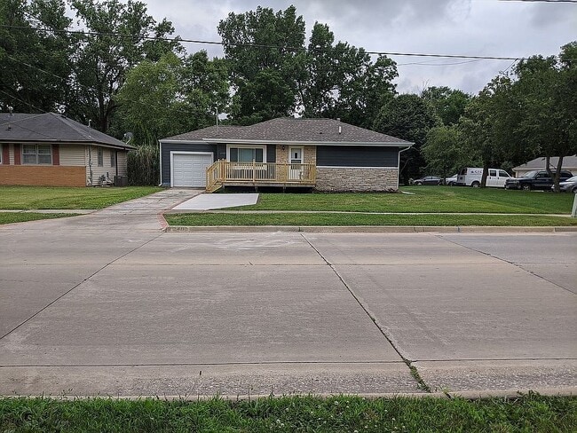 Photo - 2400 Vine St House